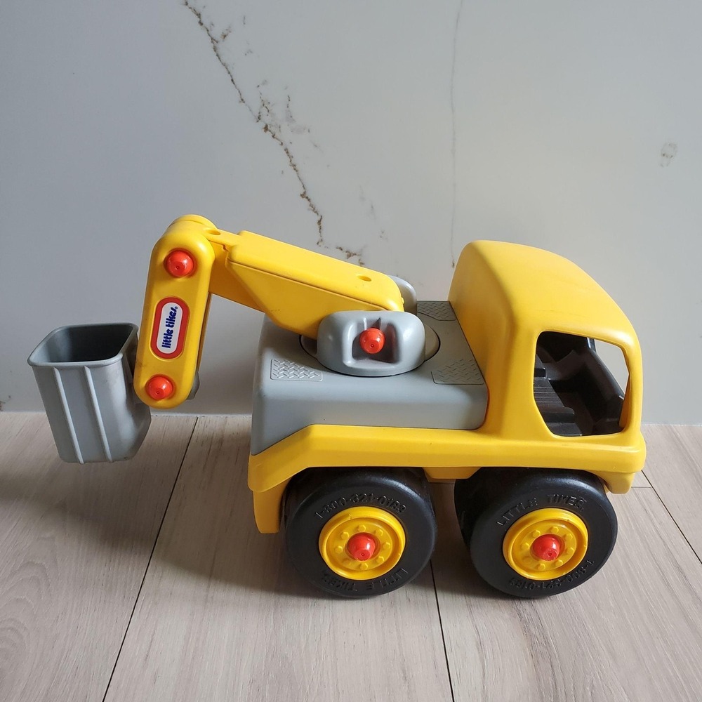 VTG Little Tikes Bucket Lift Cherry Picker Yellow Construction Truck USA 6690-91